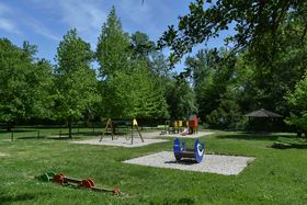 Aire de jeux pour les enfants au parc de Montagaillard